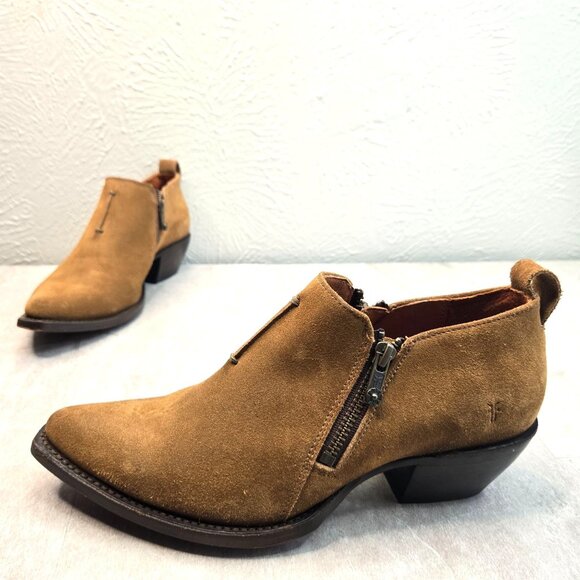 Frye Western Pointed Toe Ankle Booties Sz 8 Tan Suede Low Heel Cowgirl Shoe Boot - Picture 1 of 11